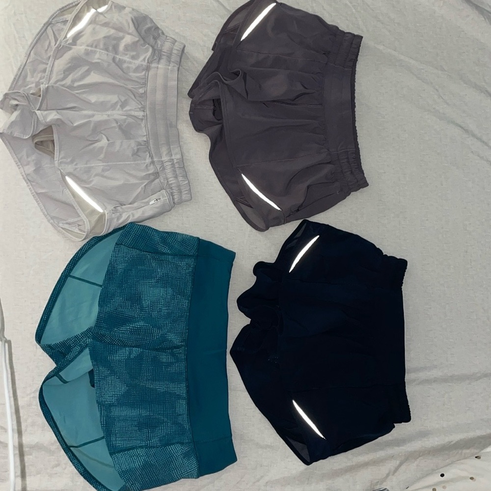 LULULEMON HOTTIE HOT low rise 2.5 inseam dark blue/ light blue pattern. Retro